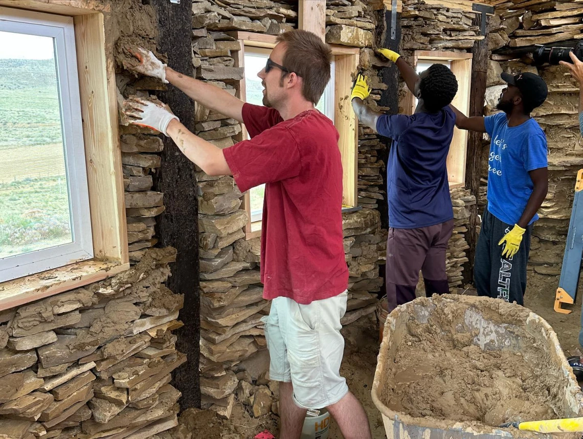 CIELO participants mudding the walls of passive solar house